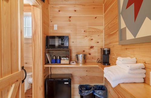 Sandy Point Cabin | Coastal Maine Getaway in the woods with Sauna - Hour from Acadia - Cabin #4 Oak