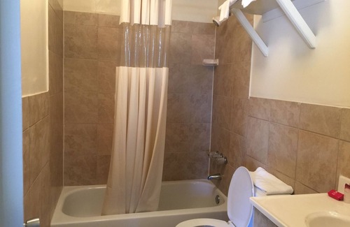 McCutcheon Field Hotel | Coastal Motel