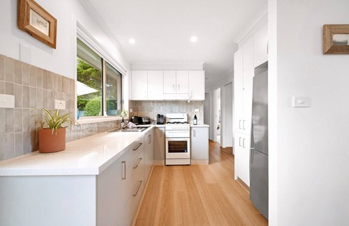Torquay House | Coastal Nest -walk to the beach!