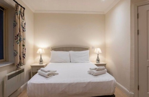Schull Apartment | Coastal town 2-Bedroom apartment, West Cork - Schull Harbour Hotel