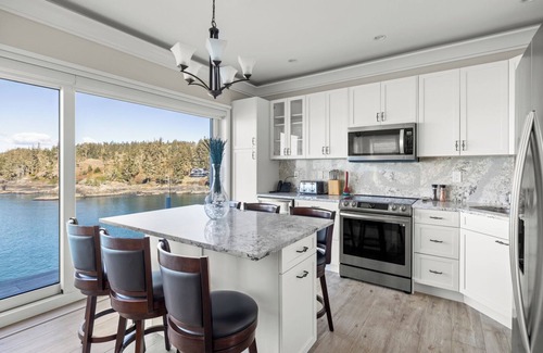 Sooke Cottage | Coastal View Sunset at SookePoint Cottages