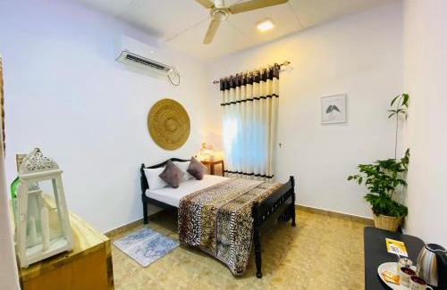 Manmunai North House | Coastal villa