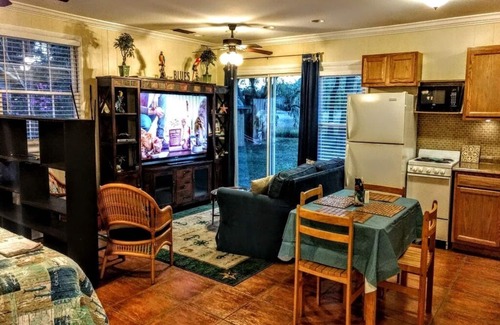 Country Club Estates Apartment | CoastalCreekfrontStudio! Pets ok, near everything you want to do in Coastal Ga!