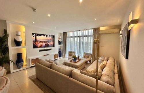Dar es Salaam Apartment | CoastalHome 75inch TV 5min drive to the City & Beach