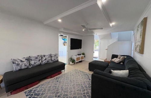 Caloundra Apartment | 'Coasterly' Osterley AVE Unit 1