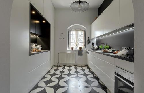 Fira Villa | Coat of Arms Mansion