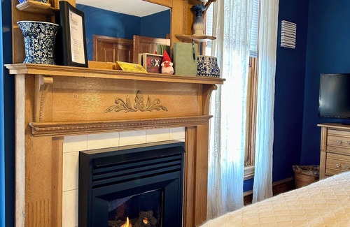 Adamstown Bed & Breakfast | Cobalt Suite at The Amethyst Inn B&B, jacuzzi, fireplace, gourmet breakfast