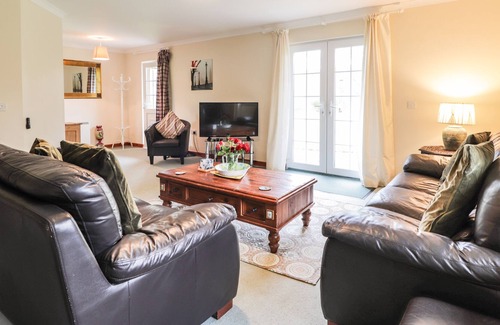 Strathpeffer Cabin | COBBLE STONES, family friendly, with a garden in Strathpeffer