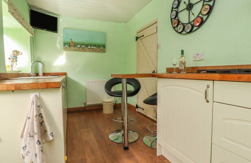 Haworth House | COBBLERS COTTAGE, pet friendly, with open fire in Haworth