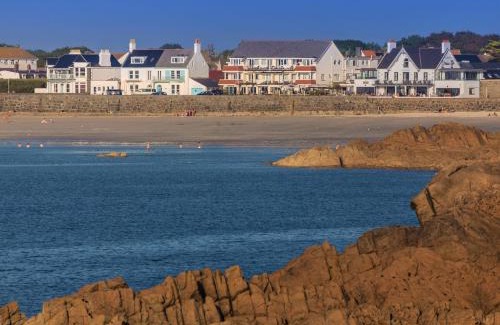 Cobo Hotel | Cobo Bay Hotel