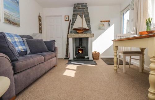 Helford Passage House | Cockle Island Cottage