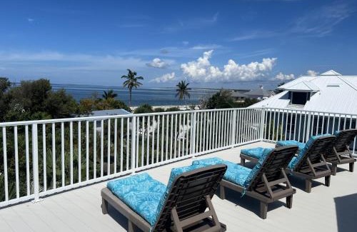 Jose's Hideaway House | Coconut Castaway - Ocean Views, Walk to Beach, Golf Cart, Club Pool