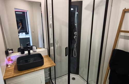 Casselardit Apartment | Cocoonspa Love Room Avec Jacuzzi, Idéal Pour un Couple