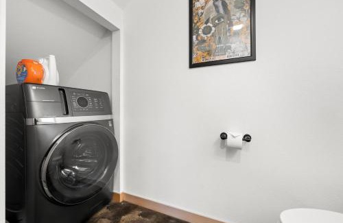 Brentwood-Darlington Apartment | Coda Guesthouse -New in 2024
