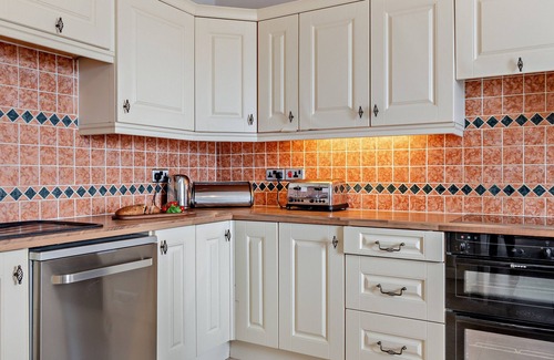 Amroth House | Coed Mor - Four Bedroom House, Sleeps 7