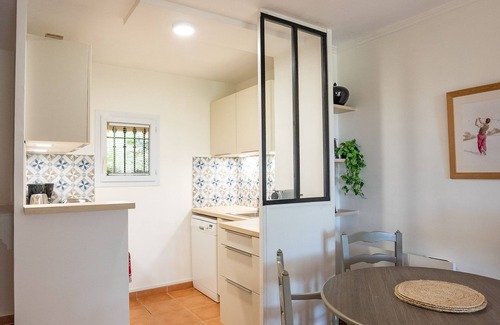 Pont Royal Apartment | Coeur Provence T2 renovated, air-conditioned, nice view, pool, golf, Aix en Prov 30mn