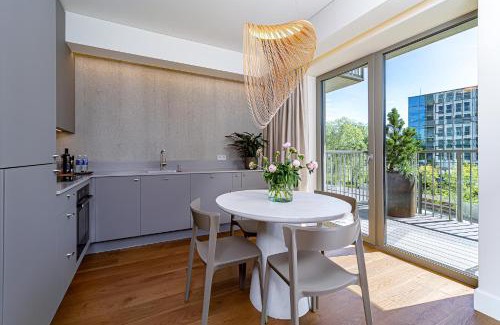 Kaunas Apartment | cohost I New Apt w-Balcony I Air Condition I Free Parking & Netflix I By Botanical Park