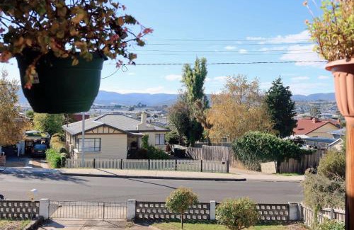 Hobart House | Coleman Comfort Hub - close to City&Air port