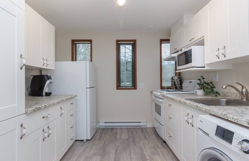 North Saanich House | Coles Bay Vacation Retreat /Beaches, Golf, Trails