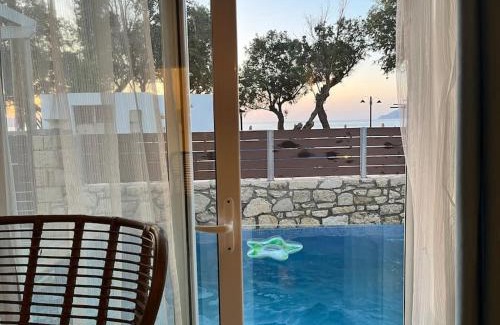 Nopigia Villa | Colibri seafront villa with pool