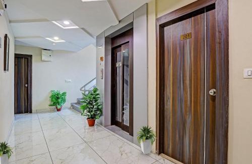 Vadodara Hotel | Collection O Hotel Raj Palace