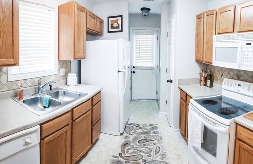 Athens Condo | College Town Retreat! Close to UGA and Downtown!