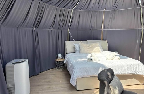 Bathernay Bed & Breakfast | CollinéA La Bulle StelléA Sleep under the stars!