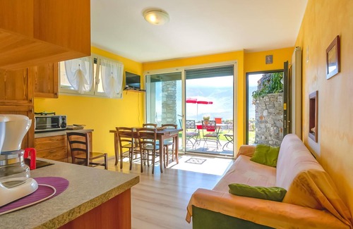 Vercana Apartment | Collina Magnolia Holiday Apartment with Pool
