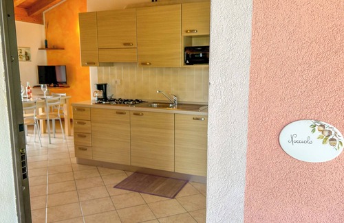 Vercana Apartment | Collina Nocciola Holiday Apartment with Pool