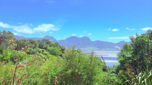 Collingwood House | Collingwood Escape - Spacious and Modern Getaway in Collingwood with a View