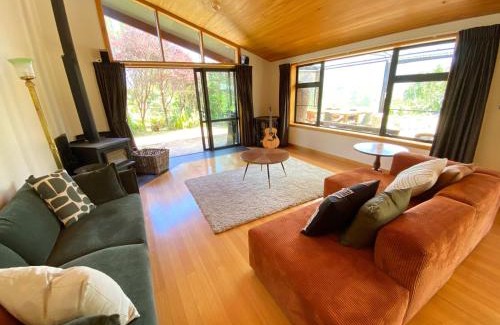 Collingwood House | Collingwood Escape - Spacious and Modern Getaway in Collingwood with a View