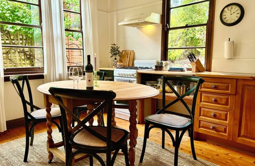 Blackheath Cottage | Colomatta Mist, Blackheath - Pet Friendly Cottage with Escarpment Views