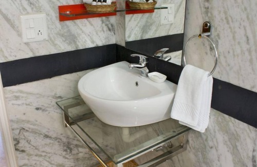 Defence Colony Bed & Breakfast | Colonels Retreat
