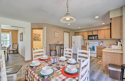 Pocono Summit House | Colonial House in Quiet Area Near Camelback Resort