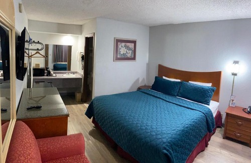 Shawnee Hotel | Colonial Inn