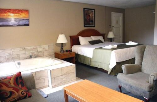 Gananoque Hotel | Colonial Resort-1000Islands