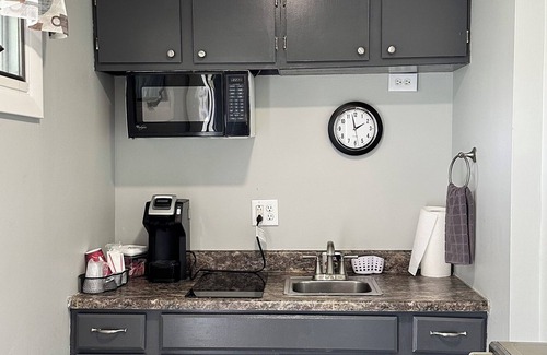 Farmington Hotel | Colonial Valley Motel