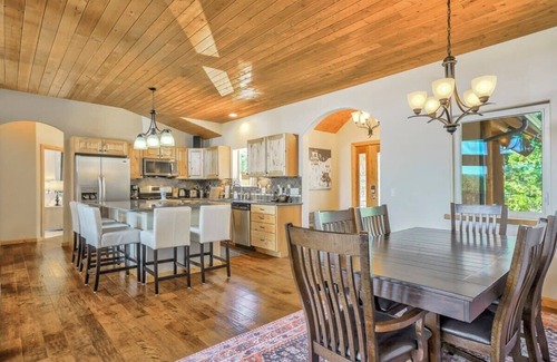 Woodland Park Ski Chalet | Colorado Lux! Private Cabin, Hot Tub, Game Room A