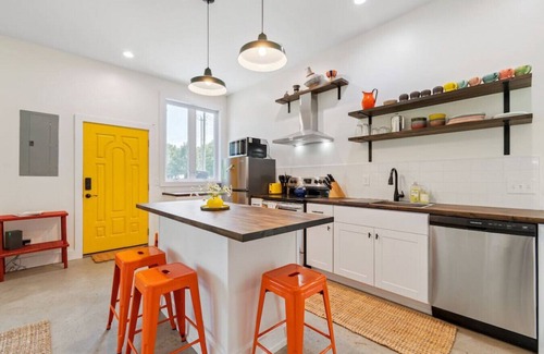 Lobelville Cabin | Colorful & Cozy River Retreat with a View