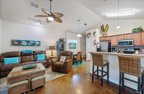 Corpus Christi Cottage | Colorful Pet-Friendly Cottage with Private Patio Near Sandy Texas Beaches