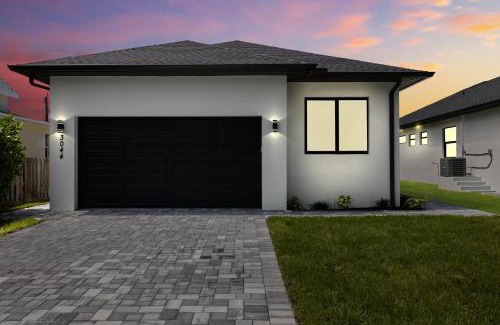 East Naples Villa | Colorful retreat near beach and pickleball courts