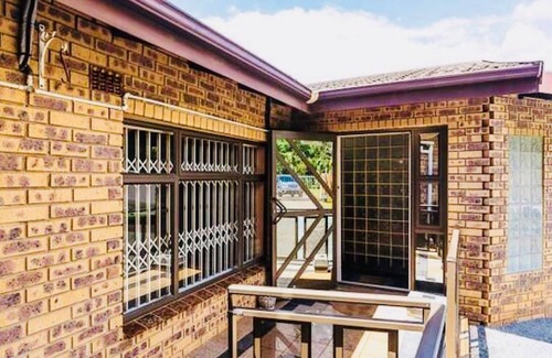 Berea House | Colosse is a modern private unit, perfect for individuals or couples
