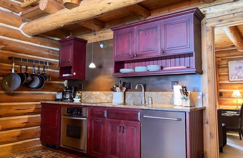 Clawson Cabin | Colter Cabin: Classic Log Cabin w/Privacy & Views