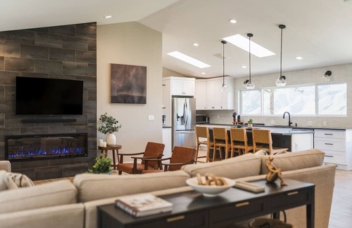 Orondo House | Columbia River View w/heated pool & hot tub!