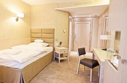 Dobron Hotel | Columna Medica