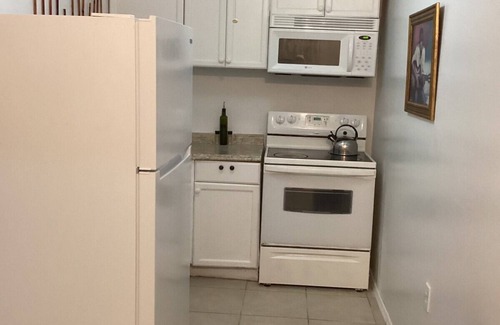 Cockburn Town Condo | Colwins #2 For Families/Couples/Singles Sleeps 4