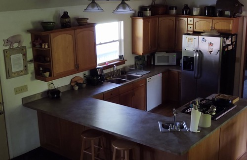 Athens House | Come Enjoy Our Rural Setting And Fresh Local Food.