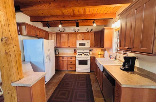 Alpine Cabin | Come Get Cozy in The Coues Cabin