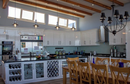 Lengueta Arenosa House | Come live the flip-flop lifestyle in our luxury beach home!