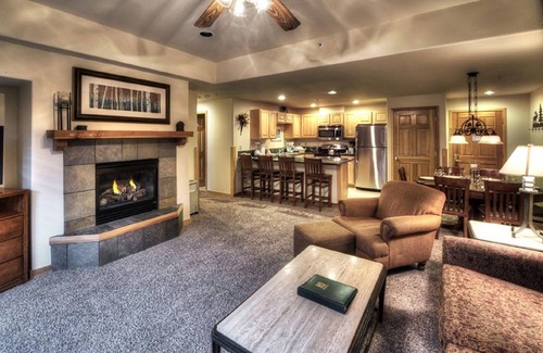 Four O'Clock Apartment | Come spend a magical New Year's at Grand Timber Lodge